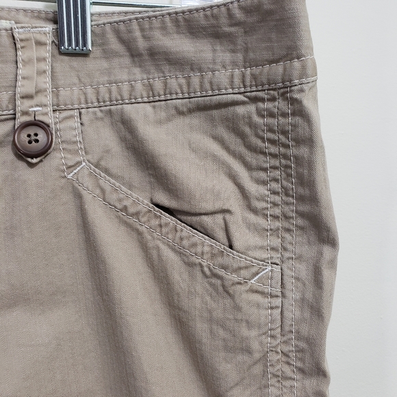 Eddie Bauer khaki Y2K cargo shorts with white stitching detail woman's size 10 - Picture 6 of 10